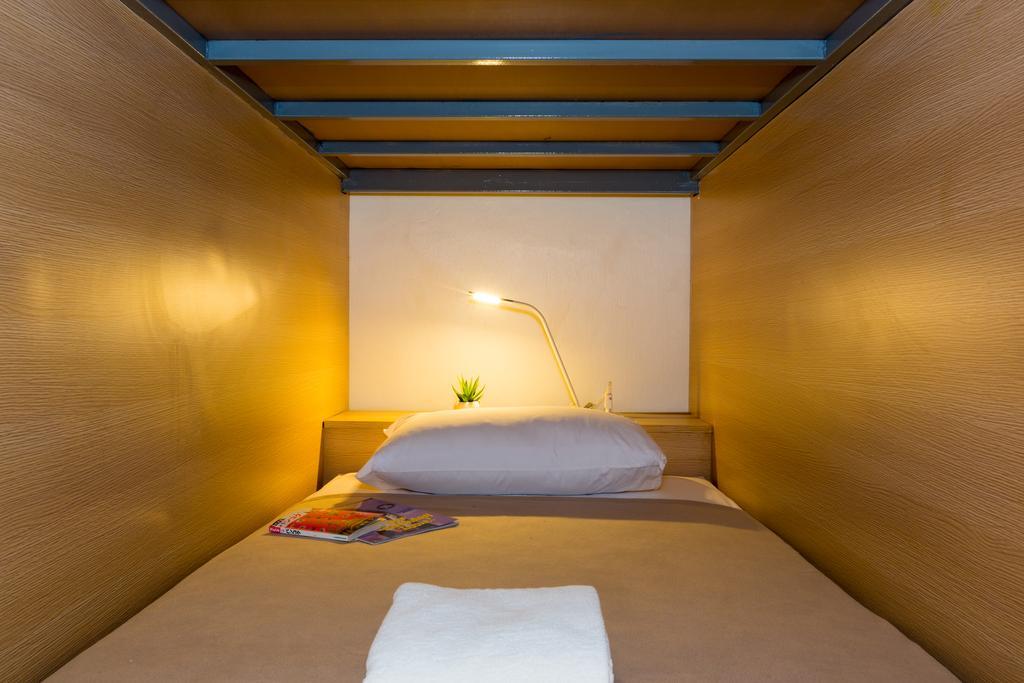 Trica Hostel Bangkok Buitenkant foto