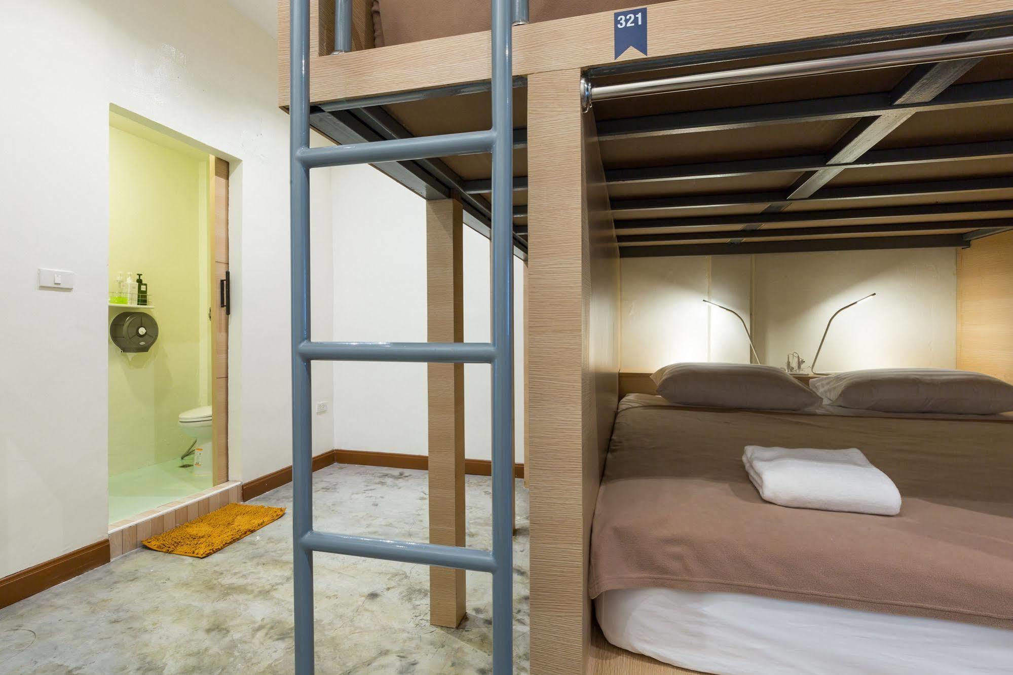 Trica Hostel Bangkok Buitenkant foto