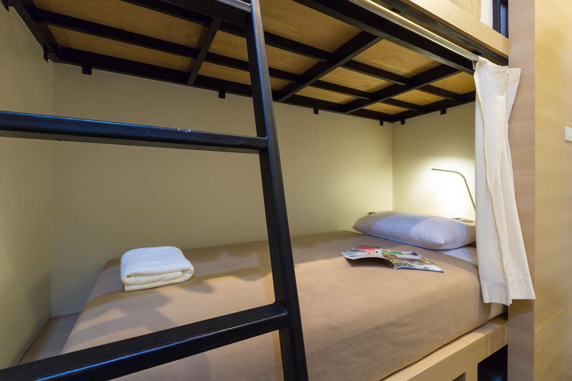 Trica Hostel Bangkok Buitenkant foto