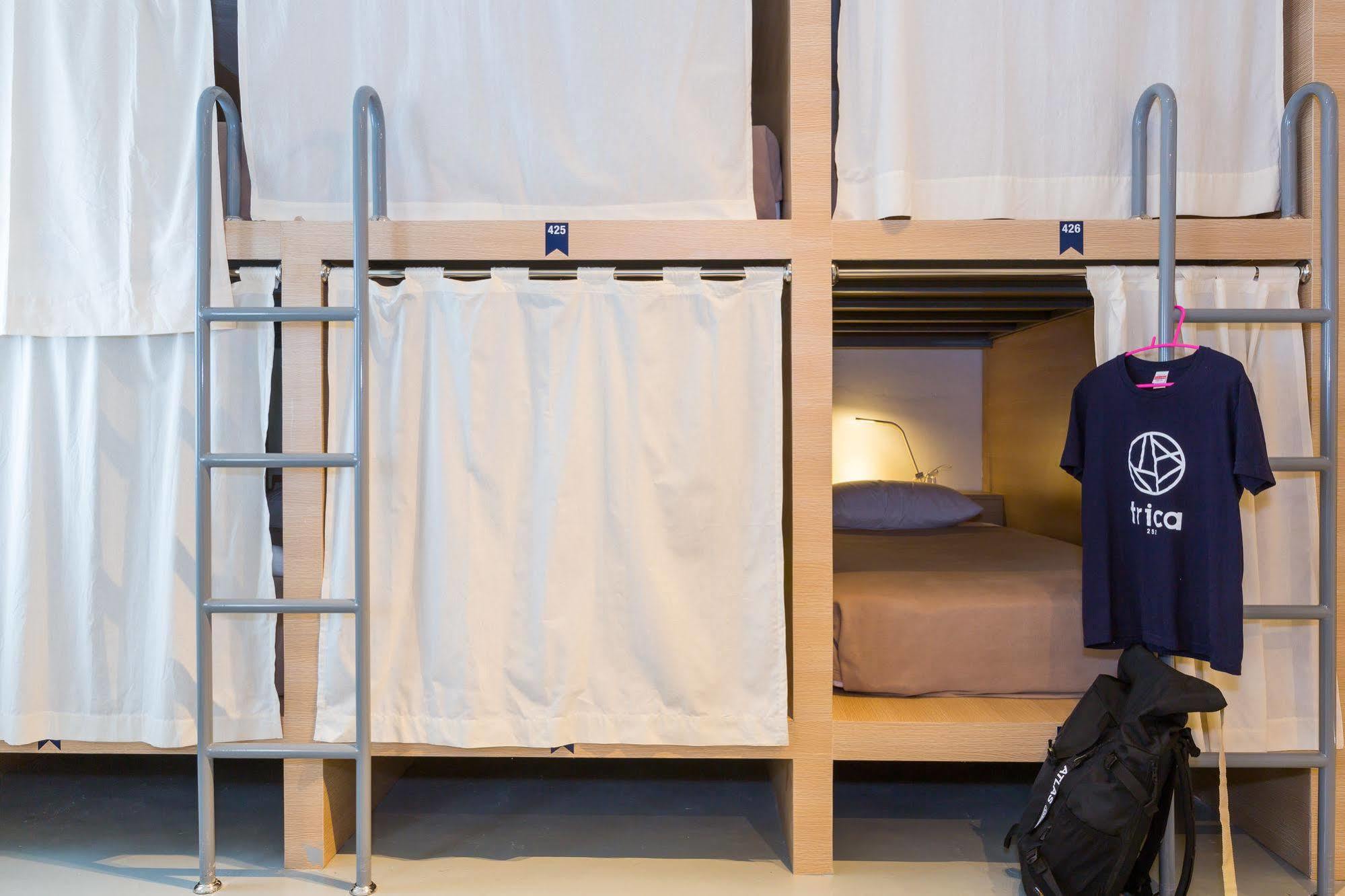 Trica Hostel Bangkok Buitenkant foto