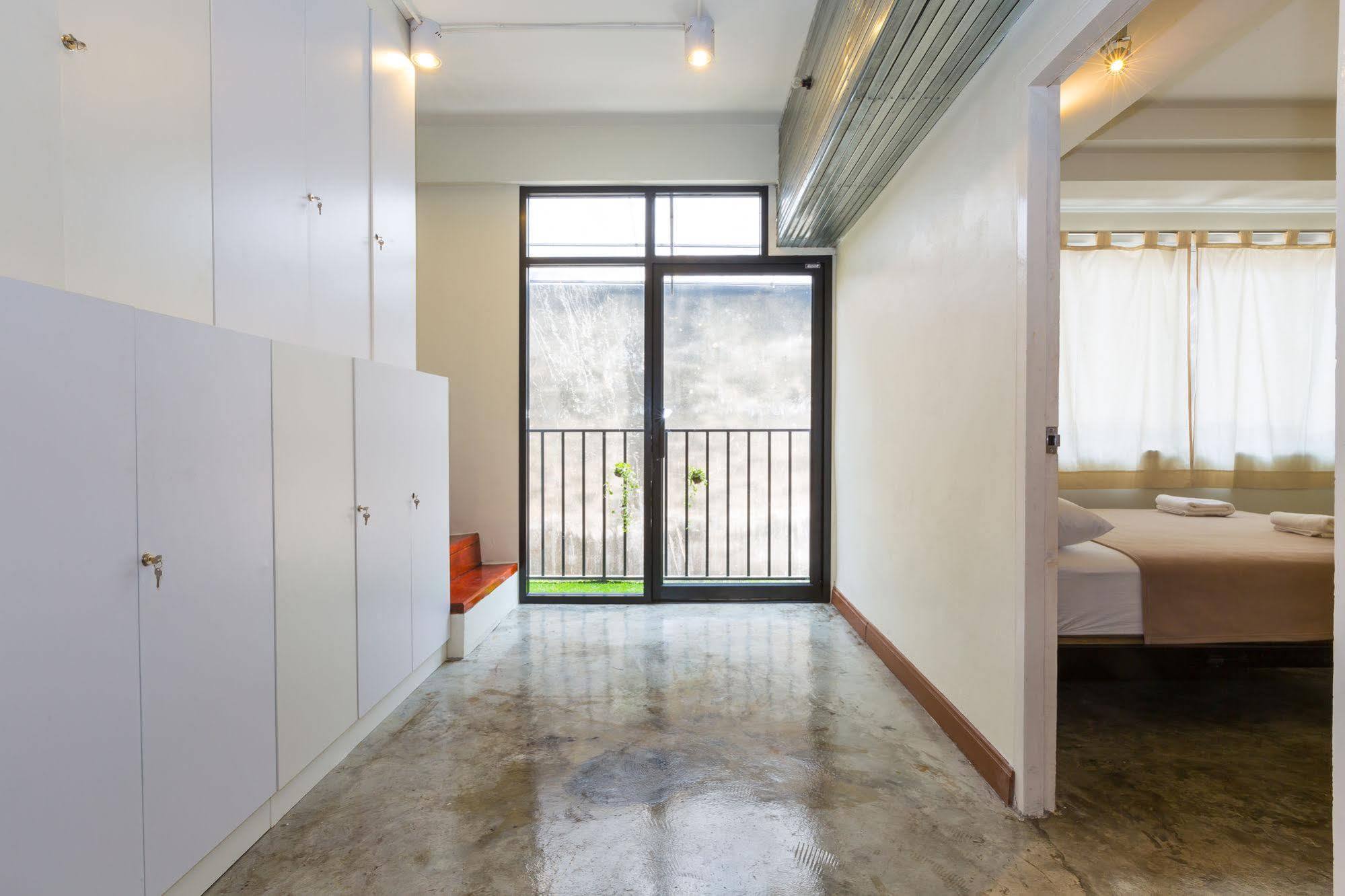 Trica Hostel Bangkok Buitenkant foto