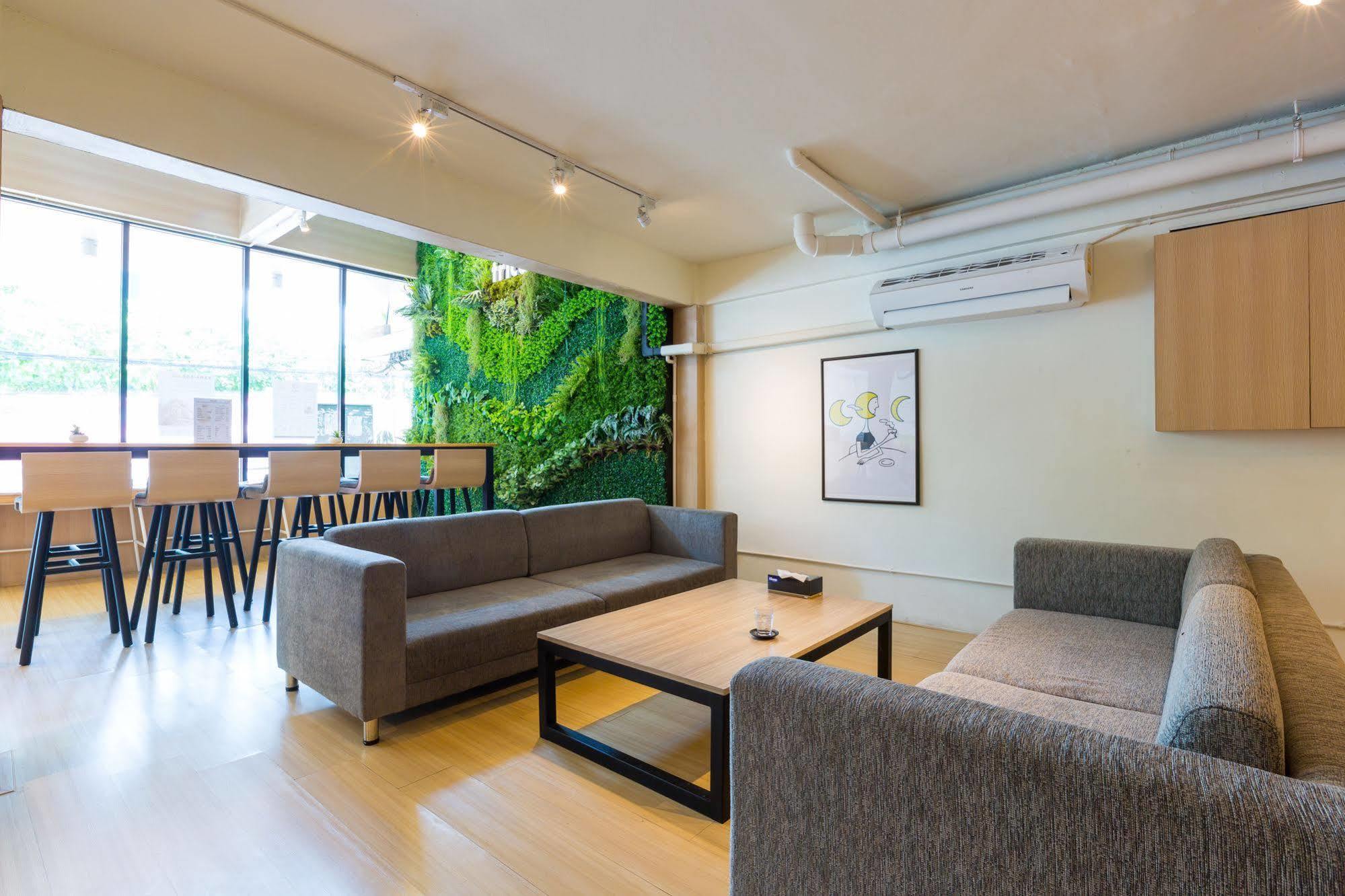 Trica Hostel Bangkok Buitenkant foto