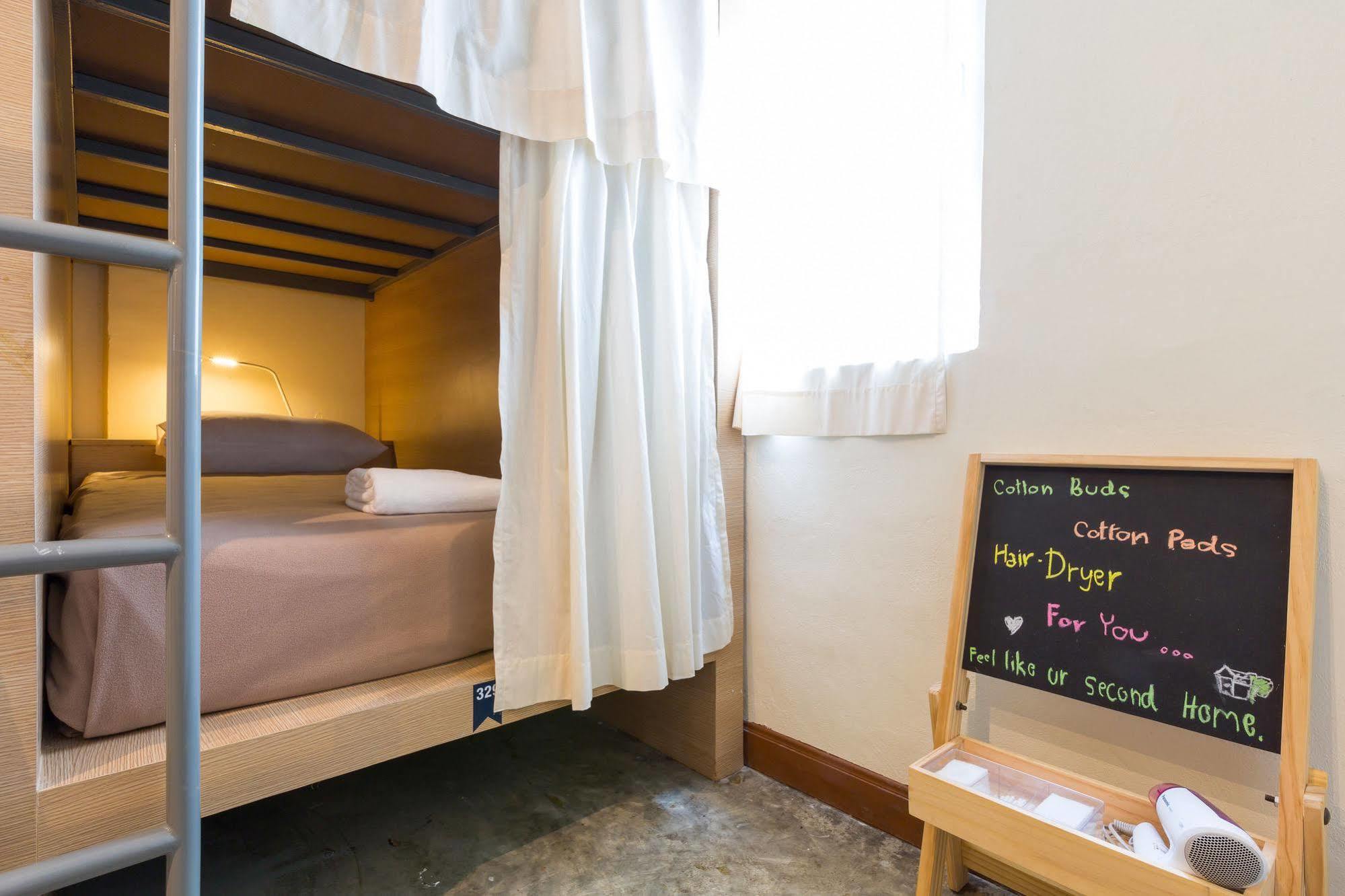 Trica Hostel Bangkok Buitenkant foto