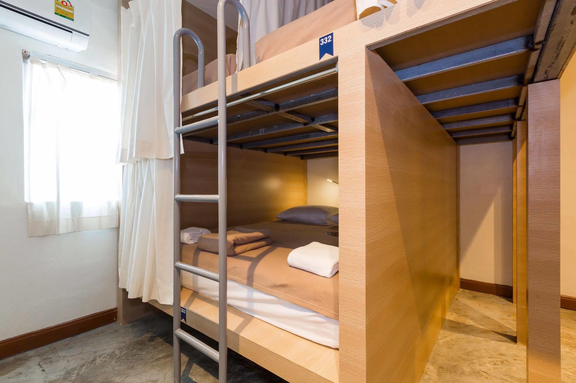 Trica Hostel Bangkok Buitenkant foto