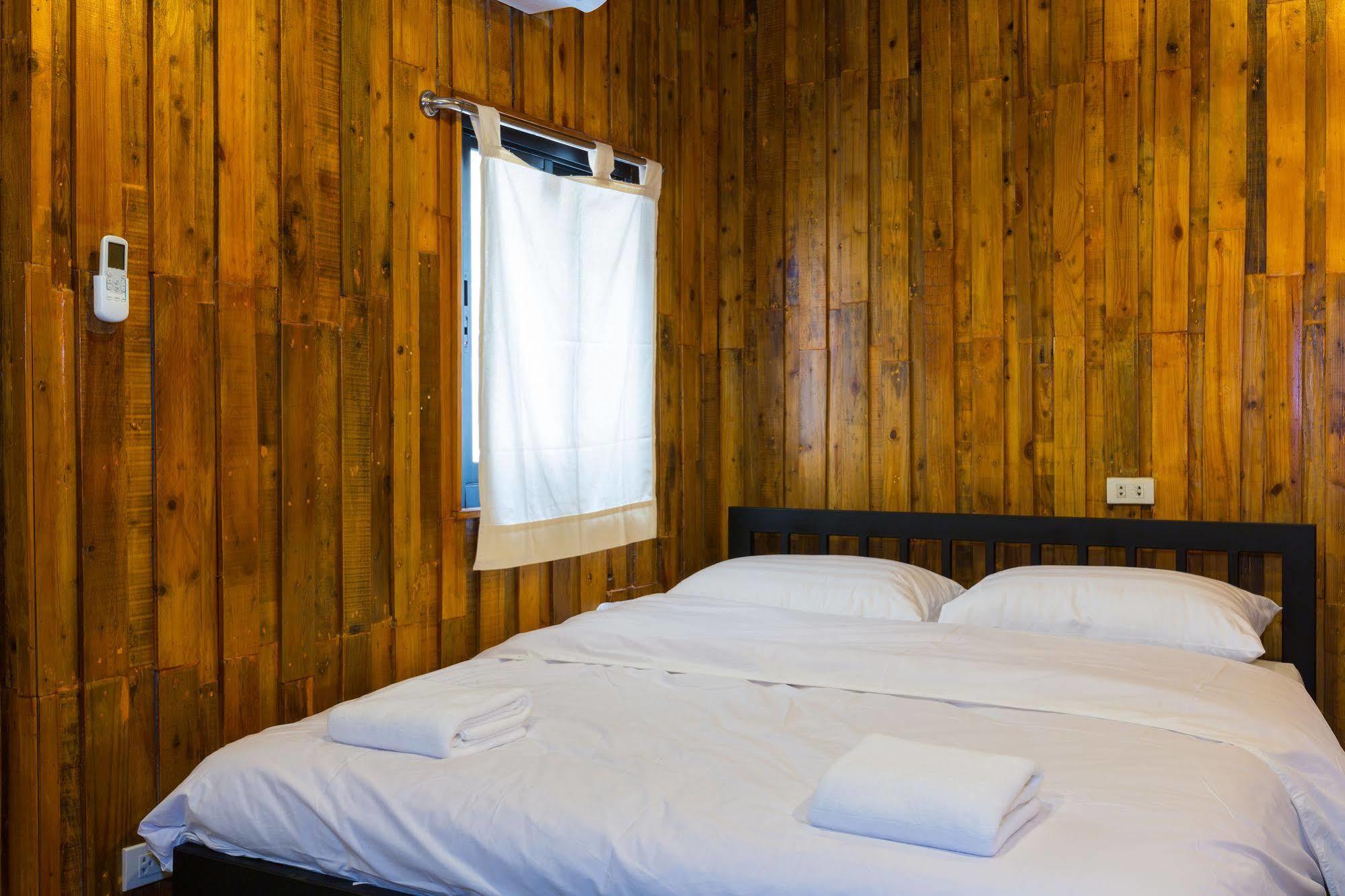 Trica Hostel Bangkok Buitenkant foto