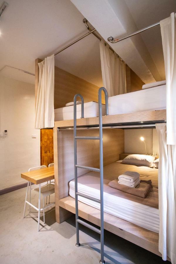 Trica Hostel Bangkok Buitenkant foto