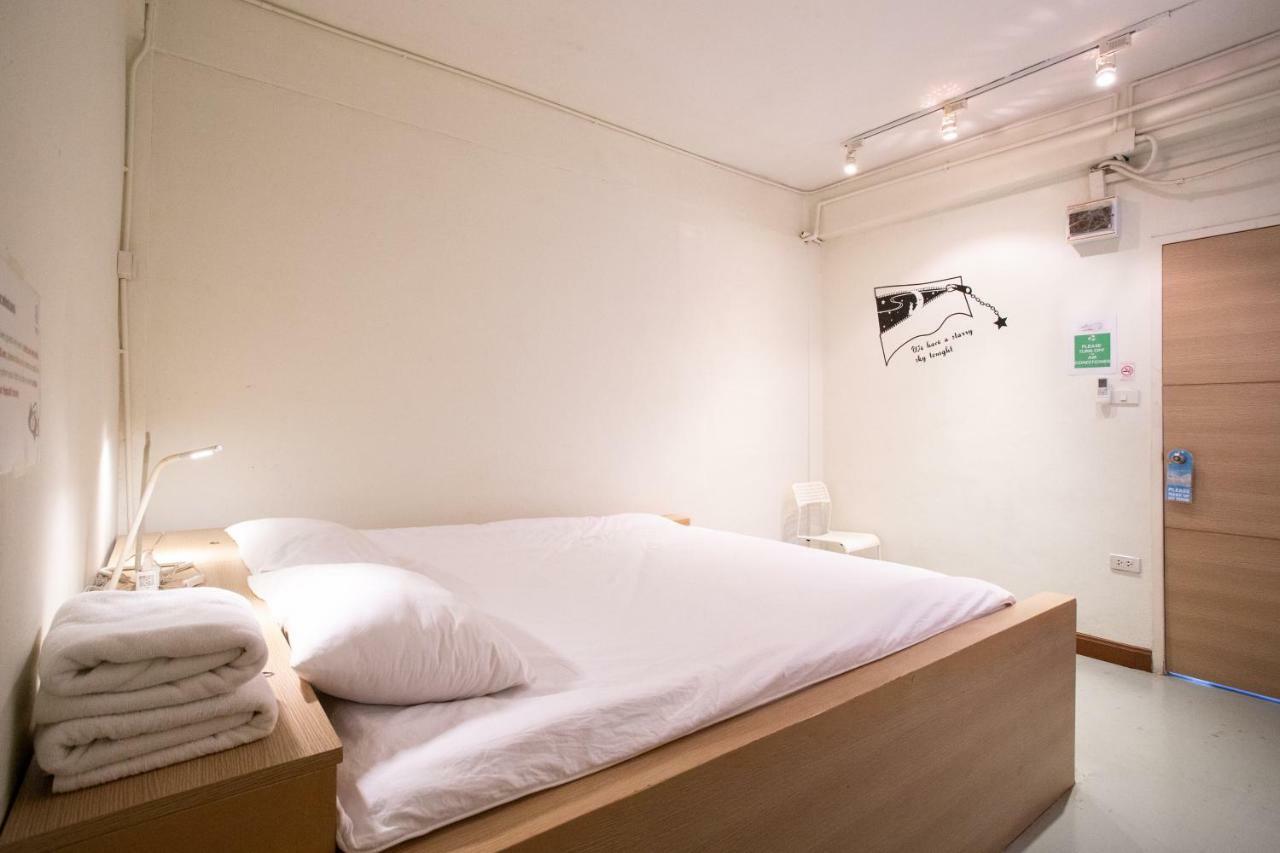 Trica Hostel Bangkok Buitenkant foto